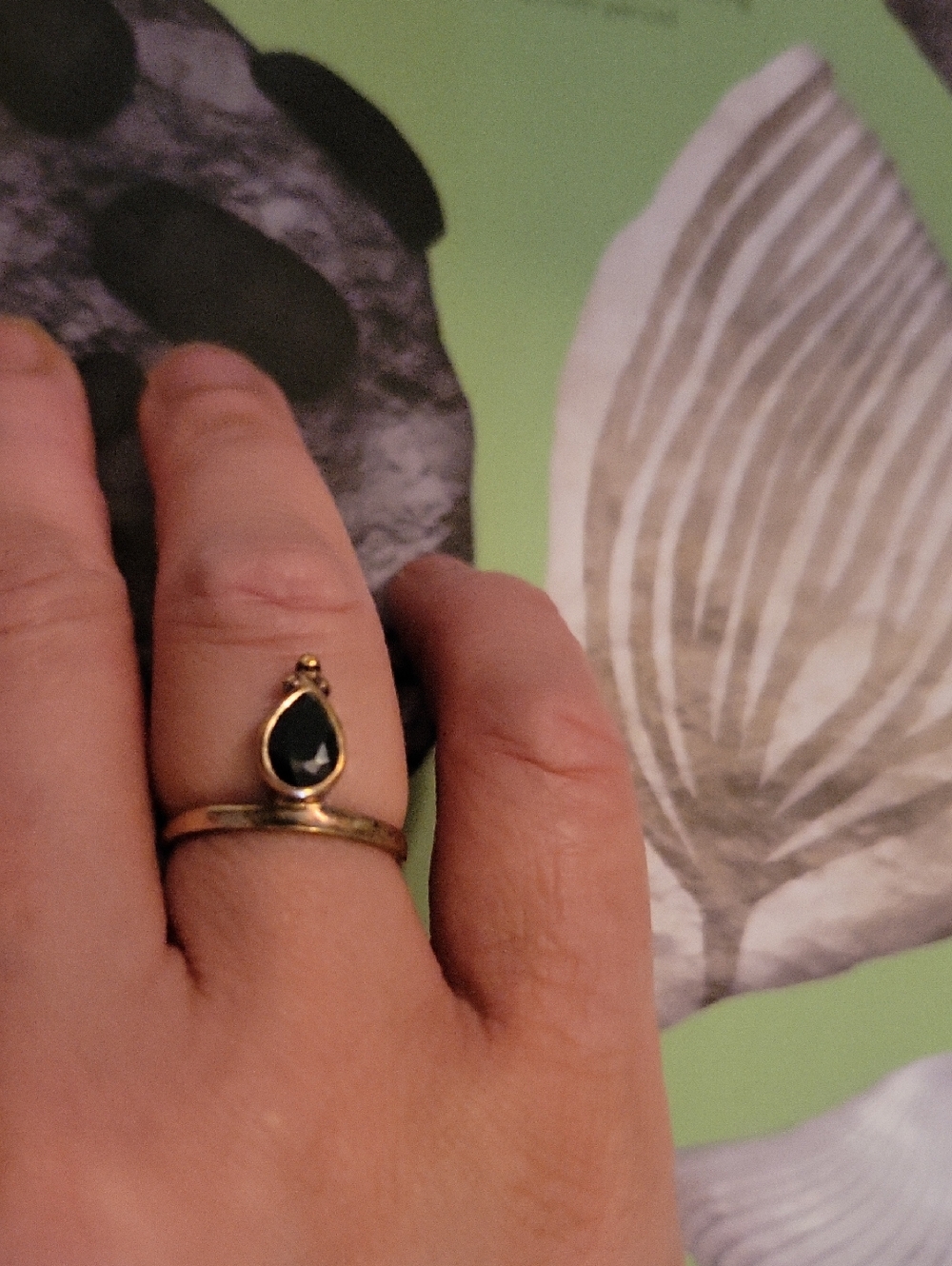 ♟️Pre- loved Gold Plated Teardrop Obsidian Ring - Aprox. Size 5.5